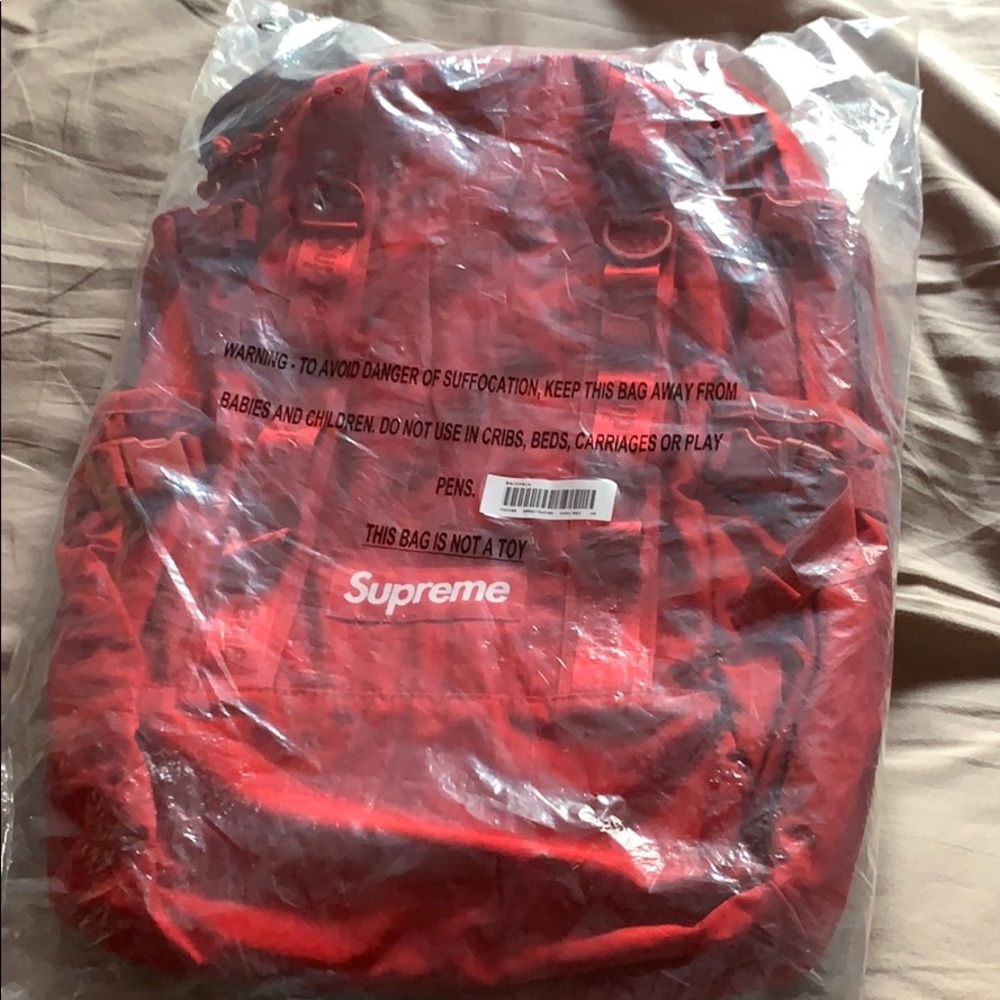 Brand new Supreme Backpack (Red)